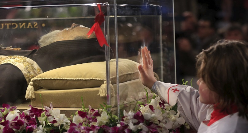 Body Of Mystic Monk In Crystal Coffin Goes On The Road For Holy Year Emtv Online 