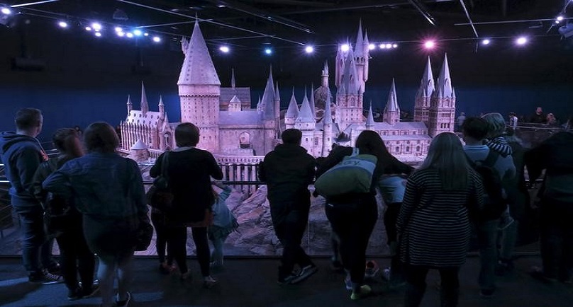 File:Hogwarts School, The Making of Harry Potter, Warner Bros