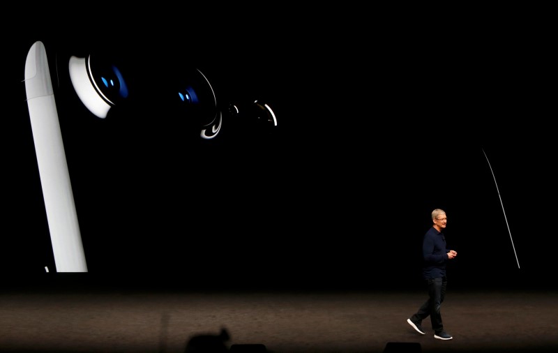 Apple Inc CEO Tim Cook discusses the iPhone 7 during an Apple media event in San Francisco, California, U.S. September 7, 2016. Reuters/Beck Diefenbach
