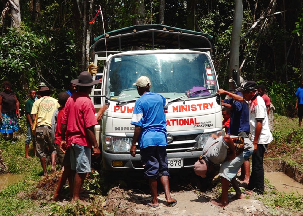Temporary road leading to Horau Hururu Community