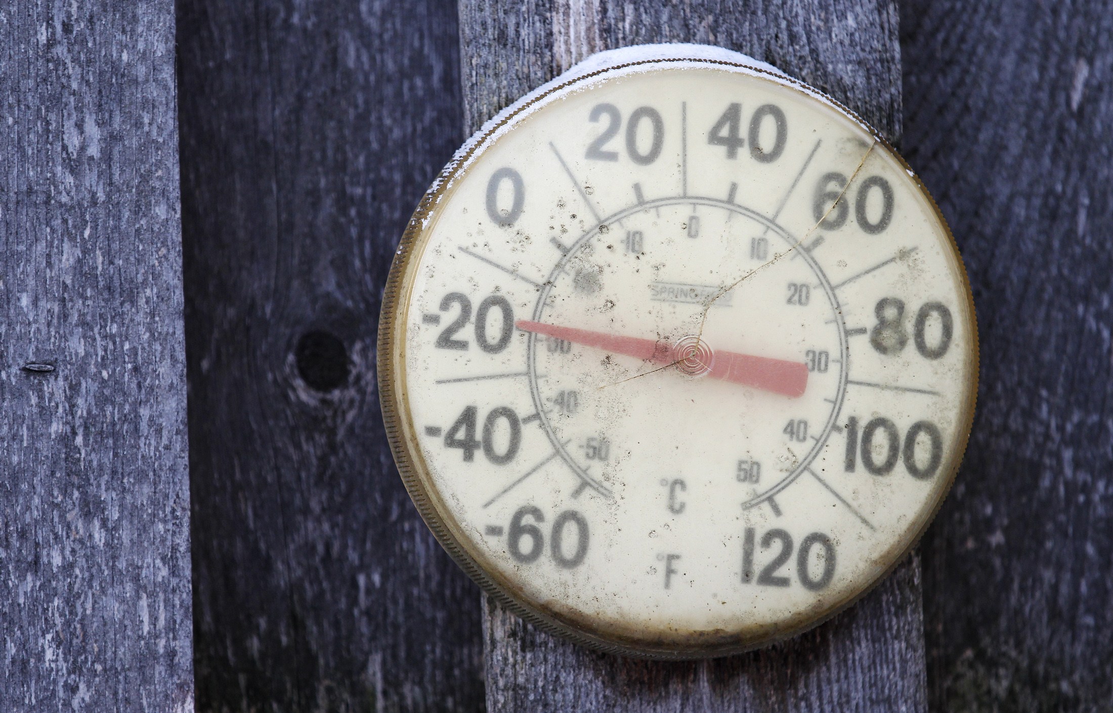 A backyard thermometer shows the temperature during polar vortex in south Minneapolis, Minnesota, U.S. on January 6, 2014.   REUTERS/Eric Miller/File Photo