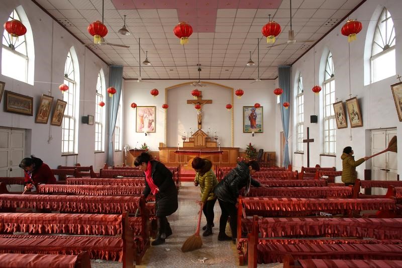 Members of the congregation clean the unofficial catholic church after Sunday service in Majhuang village, Hebei Province, China, December 11, 2016. Picture taken December 11, 2016.    REUTERS/Thomas Peter