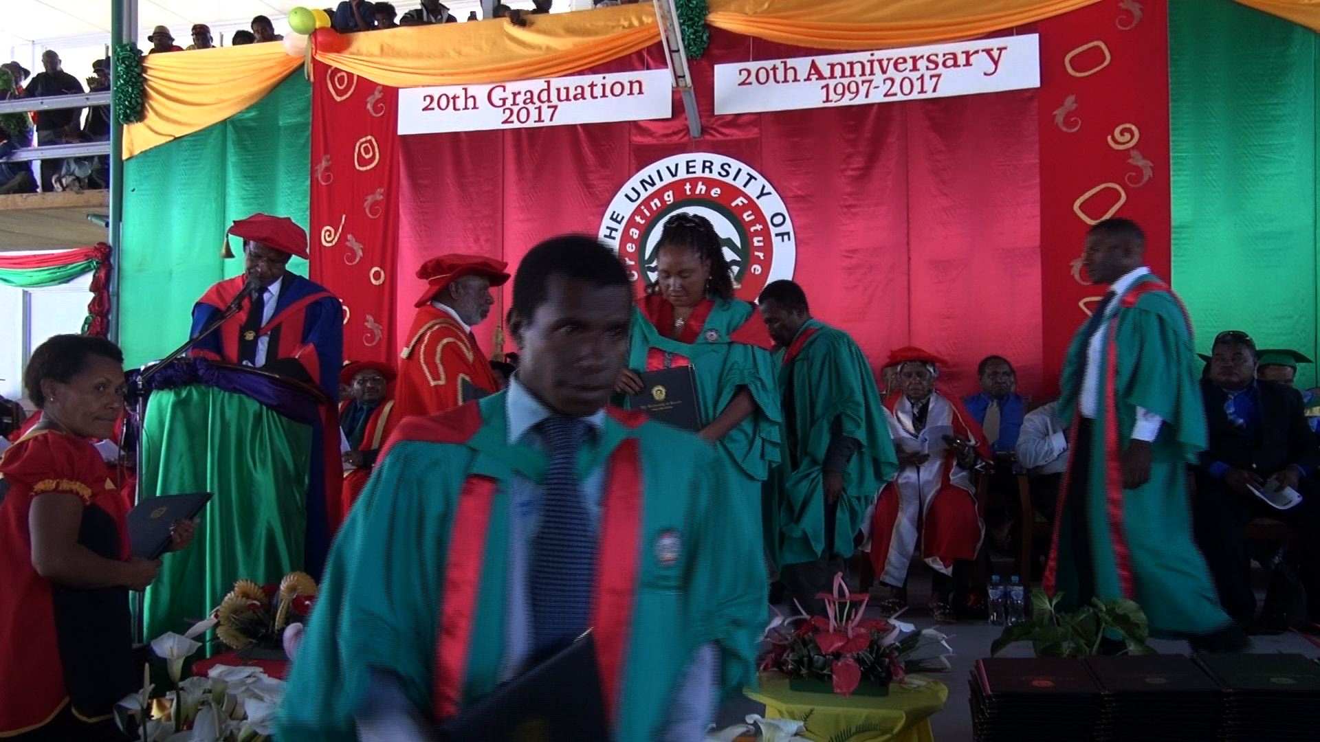 800 Graduate from the University of Goroka - EMTV Online