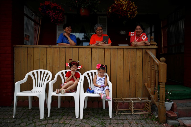 People watch the East York Toronto Canada Day parade, as the country marks its 150th anniversary with "Canada 150" celebrations, in Toronto, Ontario, Canada July 1, 2017.    REUTERS/Mark Blinch      TPX IMAGES OF THE DAY