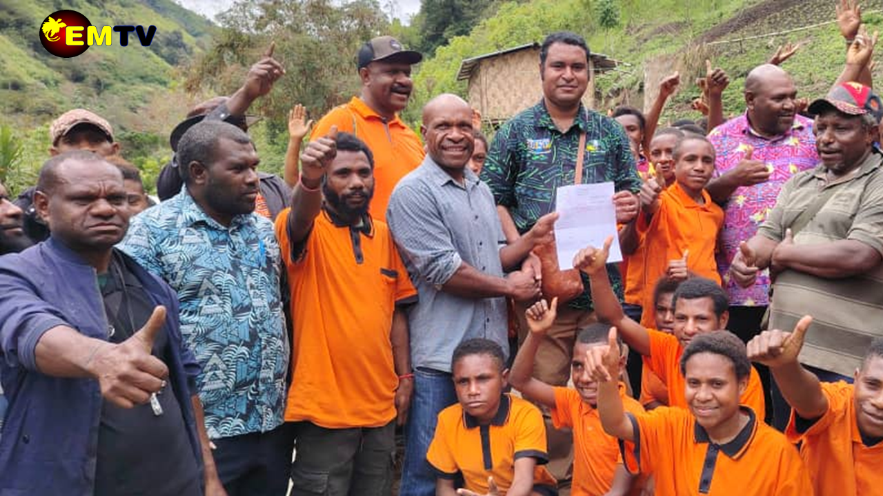 Bulolo BULOLO SCHOOLS RECEIVE BOOST — EMTV ONLINE