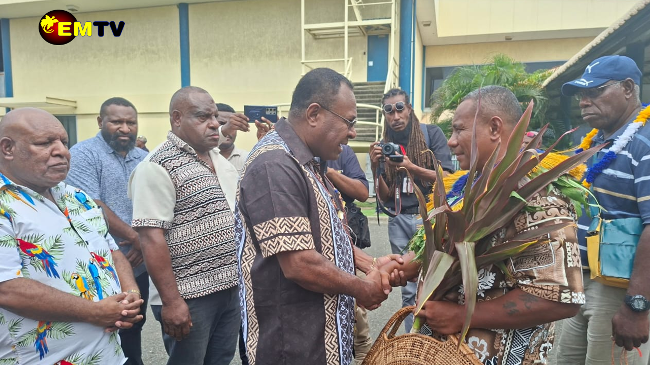 GOVERNOR CHAN WELCOMED AT JACKSONS DOMESTIC AIRPORT