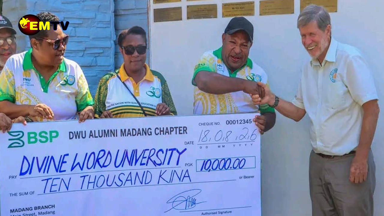 DWU ALUMNI MADANG CHAPTER DONATES K10,000 TO 30TH ANNIVERSARY CELEBRATIONS